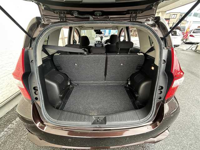 日産 ノート e－パワー X 大阪府 2017(平29)年 10.6万km 茶 ワンオーナー/純正ナビ/（フルセグ／ＢＴ／ＣＤ／ＤＶＤ）/バックカメラ/衝突軽減/横滑り機能/レーンキープ/車両接近装置/純正フロアマット/純正１４インチアルミキャップ/ドラレコ/取扱説明書