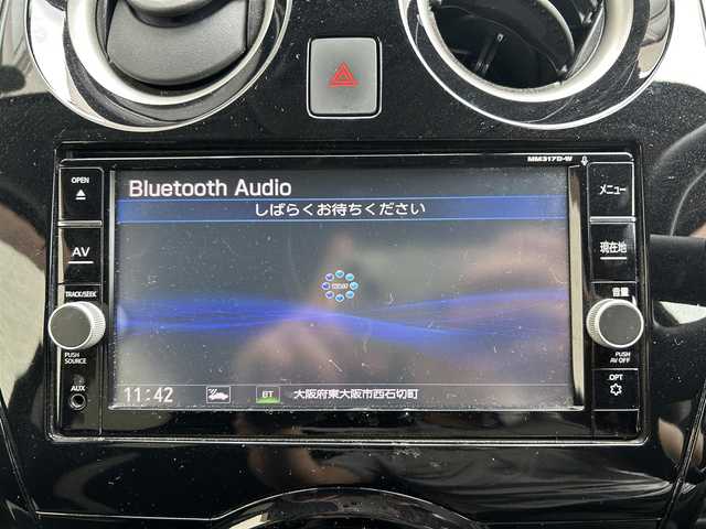 日産 ノート e－パワー X 大阪府 2017(平29)年 10.6万km 茶 ワンオーナー/純正ナビ/（フルセグ／ＢＴ／ＣＤ／ＤＶＤ）/バックカメラ/衝突軽減/横滑り機能/レーンキープ/車両接近装置/純正フロアマット/純正１４インチアルミキャップ/ドラレコ/取扱説明書
