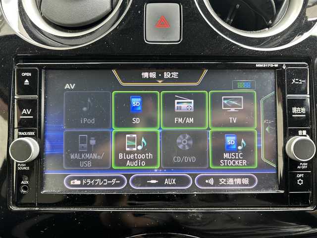 日産 ノート e－パワー X 大阪府 2017(平29)年 10.6万km 茶 ワンオーナー/純正ナビ/（フルセグ／ＢＴ／ＣＤ／ＤＶＤ）/バックカメラ/衝突軽減/横滑り機能/レーンキープ/車両接近装置/純正フロアマット/純正１４インチアルミキャップ/ドラレコ/取扱説明書
