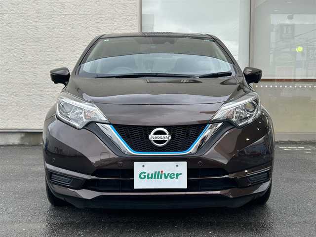 日産 ノート e－パワー X 大阪府 2017(平29)年 10.6万km 茶 ワンオーナー/純正ナビ/（フルセグ／ＢＴ／ＣＤ／ＤＶＤ）/バックカメラ/衝突軽減/横滑り機能/レーンキープ/車両接近装置/純正フロアマット/純正１４インチアルミキャップ/ドラレコ/取扱説明書