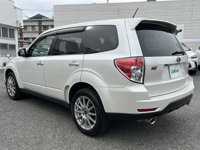スバル フォレスター tS 東京都 2011(平23)年 6.9万km サテンホワイトパール AWD/社外ナビ（AVIC-HRZ900)/フルセグTV・DVD再生機能あり/クルーズコントロール/パドルシフト/パワーシート(D＋N席）/シートヒーター(D＋N席）/HIDライト/フロントSTIエアロ/フロントドライブレコーダー/STI１７インチアルミ/スタッドレスタイヤ積込