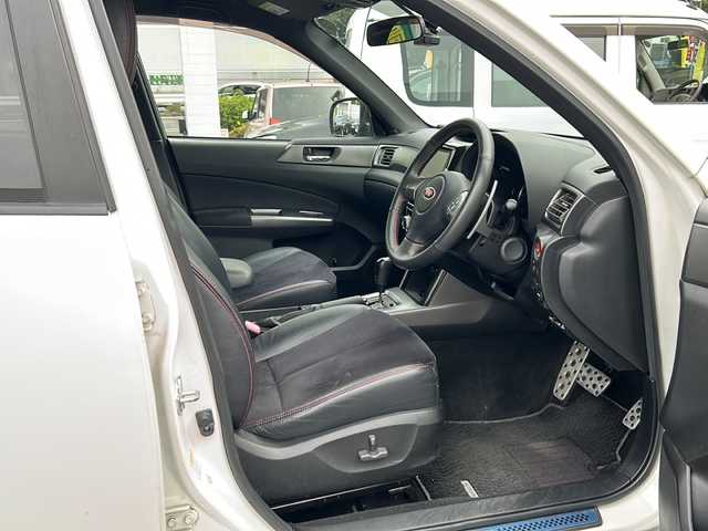 スバル フォレスター tS 東京都 2011(平23)年 6.9万km サテンホワイトパール AWD/社外ナビ（AVIC-HRZ900)/フルセグTV・DVD再生機能あり/クルーズコントロール/パドルシフト/パワーシート(D＋N席）/シートヒーター(D＋N席）/HIDライト/フロントSTIエアロ/フロントドライブレコーダー/STI１７インチアルミ/スタッドレスタイヤ積込