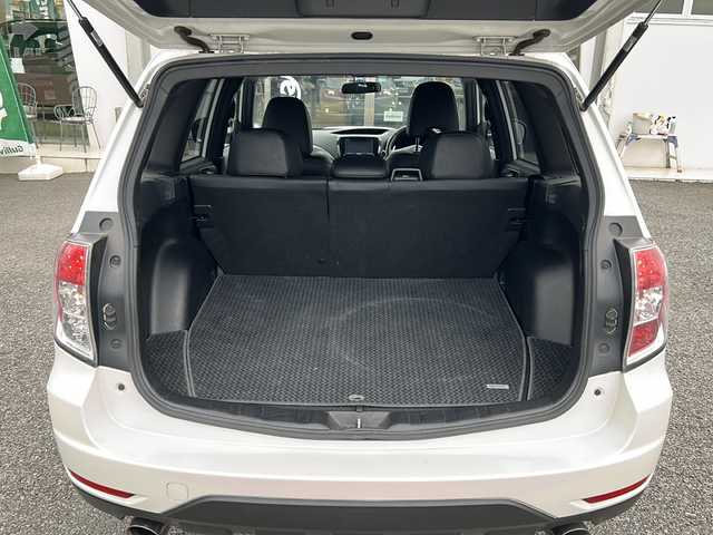 スバル フォレスター tS 東京都 2011(平23)年 6.9万km サテンホワイトパール AWD/社外ナビ（AVIC-HRZ900)/フルセグTV・DVD再生機能あり/クルーズコントロール/パドルシフト/パワーシート(D＋N席）/シートヒーター(D＋N席）/HIDライト/フロントSTIエアロ/フロントドライブレコーダー/STI１７インチアルミ/スタッドレスタイヤ積込