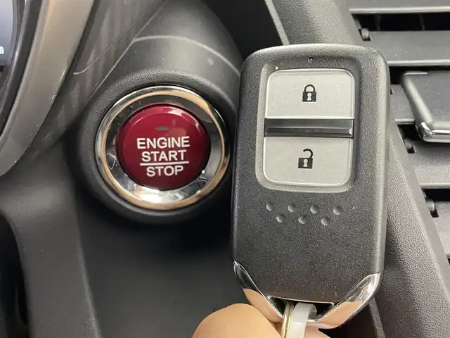 ホンダ Ｓ６６０ α 群馬県 2017(平29)年 2.1万km プレミアムスターホワイトパール FM/USB/AUX/=====/クルーズコントロール　シティブレーキアクティブシステム　ＥＴＣ　純正ＡＷ　純正フロアマット　プッシュスタート　横滑り防止装置　ＵＳＢ　コーナーセンサー　スマートキー　盗難防止装置　オートライト　禁煙車