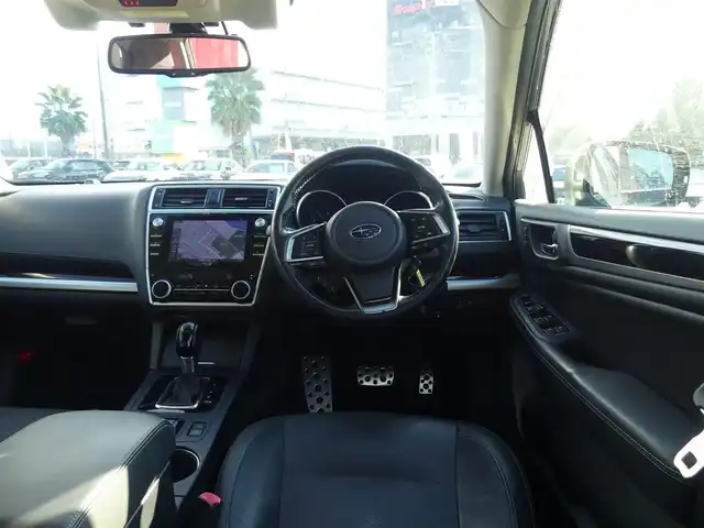 スバル アウトバック リミテッド 千葉県 2017(平29)年 7.7万km ダークブルーパール アイサイト/スバルリヤビークルディテクション/ブラックレザーシート/前席パワーシート/シートヒーター/ダイヤトーンサウンドナビ/地デジTV/【DVD/CD再生機能　Bluetooth接続】/フロント/サイド/バックカメラ/フリップダウンモニター/革巻きステアリング/ステアリングスイッチ/パドルシフト/ETC/LEDヘッドライト/フォグライト/ウインカーミラー/純正18インチアルミホイル/サイド/カーテンエアバッグ/キーレスアクセス