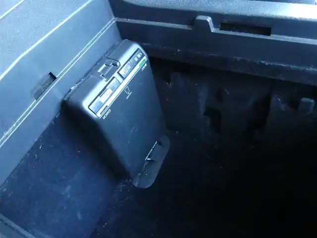 スバル アウトバック リミテッド 千葉県 2017(平29)年 7.7万km ダークブルーパール アイサイト/スバルリヤビークルディテクション/ブラックレザーシート/前席パワーシート/シートヒーター/ダイヤトーンサウンドナビ/地デジTV/【DVD/CD再生機能　Bluetooth接続】/フロント/サイド/バックカメラ/フリップダウンモニター/革巻きステアリング/ステアリングスイッチ/パドルシフト/ETC/LEDヘッドライト/フォグライト/ウインカーミラー/純正18インチアルミホイル/サイド/カーテンエアバッグ/キーレスアクセス