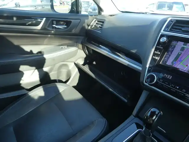 スバル アウトバック リミテッド 千葉県 2017(平29)年 7.7万km ダークブルーパール アイサイト/スバルリヤビークルディテクション/ブラックレザーシート/前席パワーシート/シートヒーター/ダイヤトーンサウンドナビ/地デジTV/【DVD/CD再生機能　Bluetooth接続】/フロント/サイド/バックカメラ/フリップダウンモニター/革巻きステアリング/ステアリングスイッチ/パドルシフト/ETC/LEDヘッドライト/フォグライト/ウインカーミラー/純正18インチアルミホイル/サイド/カーテンエアバッグ/キーレスアクセス