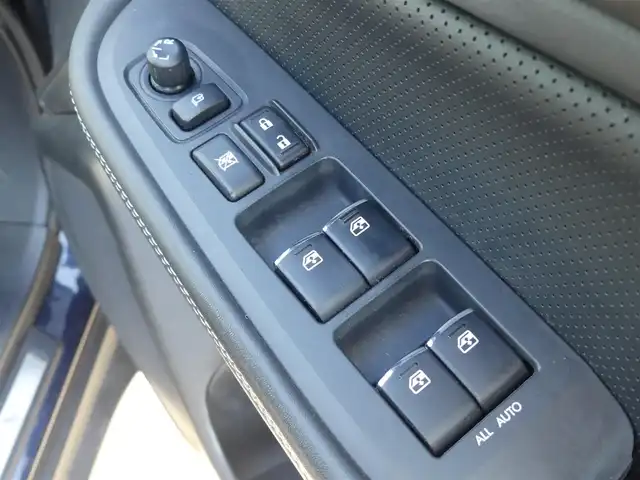 スバル アウトバック リミテッド 千葉県 2017(平29)年 7.7万km ダークブルーパール アイサイト/スバルリヤビークルディテクション/ブラックレザーシート/前席パワーシート/シートヒーター/ダイヤトーンサウンドナビ/地デジTV/【DVD/CD再生機能　Bluetooth接続】/フロント/サイド/バックカメラ/フリップダウンモニター/革巻きステアリング/ステアリングスイッチ/パドルシフト/ETC/LEDヘッドライト/フォグライト/ウインカーミラー/純正18インチアルミホイル/サイド/カーテンエアバッグ/キーレスアクセス