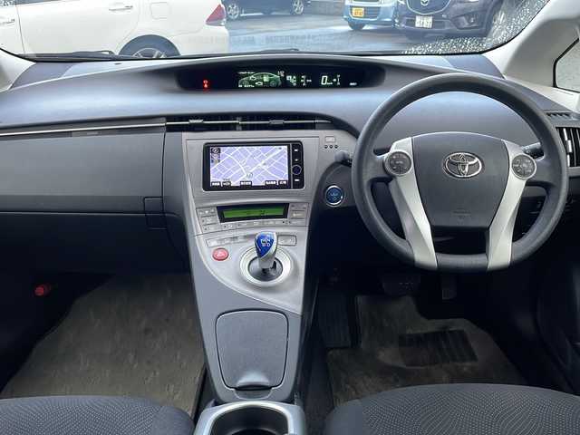 トヨタ プリウス S 福井県 2012(平24)年 8.4万km ブラック (株)IDOMが運営する【じしゃロン福井店】の自社ローン対象車両になります。こちらは現金またはオートローンご利用時の価格です。自社ローンご希望の方は別途その旨お申付け下さい/純正ナビ（CD・DVD・BT接続可）/フルセグテレビ/バックカメラ/ETC/HID/フォグランプ