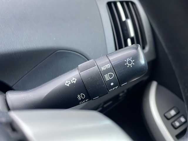 トヨタ プリウス S 福井県 2012(平24)年 8.4万km ブラック (株)IDOMが運営する【じしゃロン福井店】の自社ローン対象車両になります。こちらは現金またはオートローンご利用時の価格です。自社ローンご希望の方は別途その旨お申付け下さい/純正ナビ（CD・DVD・BT接続可）/フルセグテレビ/バックカメラ/ETC/HID/フォグランプ