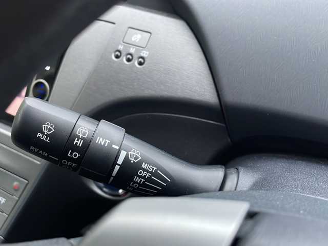 トヨタ プリウス S 福井県 2012(平24)年 8.4万km ブラック (株)IDOMが運営する【じしゃロン福井店】の自社ローン対象車両になります。こちらは現金またはオートローンご利用時の価格です。自社ローンご希望の方は別途その旨お申付け下さい/純正ナビ（CD・DVD・BT接続可）/フルセグテレビ/バックカメラ/ETC/HID/フォグランプ