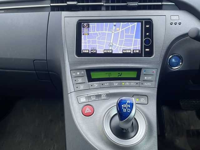 トヨタ プリウス S 福井県 2012(平24)年 8.4万km ブラック (株)IDOMが運営する【じしゃロン福井店】の自社ローン対象車両になります。こちらは現金またはオートローンご利用時の価格です。自社ローンご希望の方は別途その旨お申付け下さい/純正ナビ（CD・DVD・BT接続可）/フルセグテレビ/バックカメラ/ETC/HID/フォグランプ