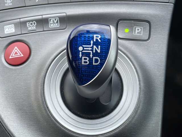 トヨタ プリウス S 福井県 2012(平24)年 8.4万km ブラック (株)IDOMが運営する【じしゃロン福井店】の自社ローン対象車両になります。こちらは現金またはオートローンご利用時の価格です。自社ローンご希望の方は別途その旨お申付け下さい/純正ナビ（CD・DVD・BT接続可）/フルセグテレビ/バックカメラ/ETC/HID/フォグランプ