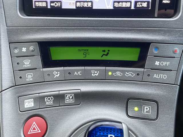 トヨタ プリウス S 福井県 2012(平24)年 8.4万km ブラック (株)IDOMが運営する【じしゃロン福井店】の自社ローン対象車両になります。こちらは現金またはオートローンご利用時の価格です。自社ローンご希望の方は別途その旨お申付け下さい/純正ナビ（CD・DVD・BT接続可）/フルセグテレビ/バックカメラ/ETC/HID/フォグランプ