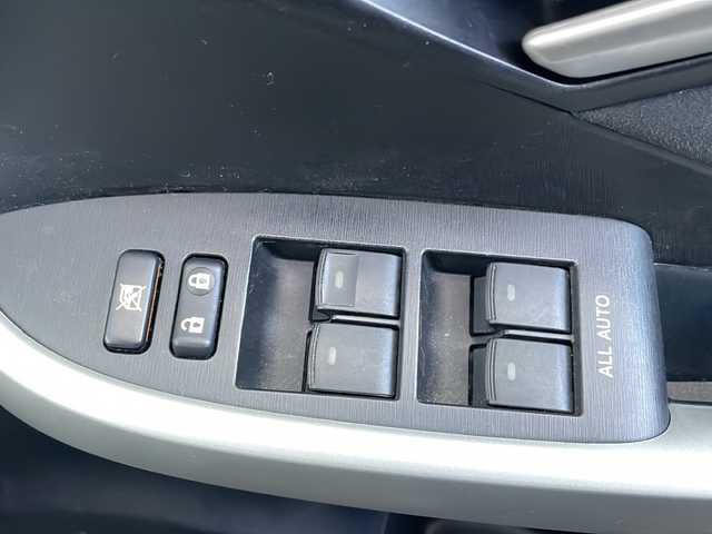 トヨタ プリウス S 福井県 2012(平24)年 8.4万km ブラック (株)IDOMが運営する【じしゃロン福井店】の自社ローン対象車両になります。こちらは現金またはオートローンご利用時の価格です。自社ローンご希望の方は別途その旨お申付け下さい/純正ナビ（CD・DVD・BT接続可）/フルセグテレビ/バックカメラ/ETC/HID/フォグランプ