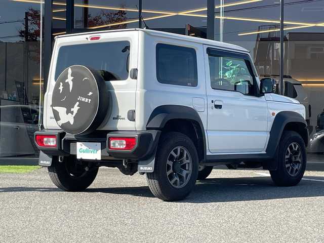 スズキ ジムニー シエラ JC 大阪府 2022(令4)年 2.6万km ピュアホワイトP スズキセーフティサポート/・デュアルセンサーブレーキサポート/・車線逸脱警報機能/・ふらつき警報機能/・先行車発信おしらせ機能/（車両進入禁止/はみ出し禁止/最高速度）/・ハイビームアシスト/社外9インチナビ/フルセグTV/CD/DVD/BT/USB/４WD/5速MT/ビルトインETC/クルーズコントロール/シートヒーター/アイドリングストップ/電動格納ミラー（ウィンカーミラー/ミラーヒーター）/アルパインスピーカー/ヘッドラインプウォッシャー/革巻きステアリング/シートカバー/色切り替えフォグライト/取説/保証書