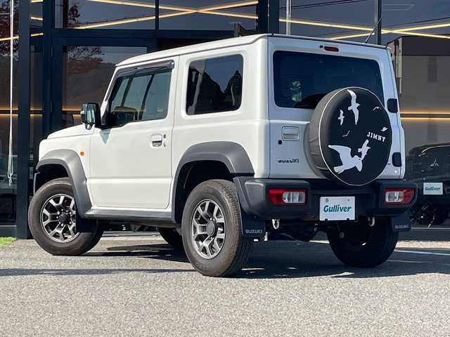 スズキ ジムニー シエラ JC 大阪府 2022(令4)年 2.6万km ピュアホワイトP スズキセーフティサポート/・デュアルセンサーブレーキサポート/・車線逸脱警報機能/・ふらつき警報機能/・先行車発信おしらせ機能/（車両進入禁止/はみ出し禁止/最高速度）/・ハイビームアシスト/社外9インチナビ/フルセグTV/CD/DVD/BT/USB/４WD/5速MT/ビルトインETC/クルーズコントロール/シートヒーター/アイドリングストップ/電動格納ミラー（ウィンカーミラー/ミラーヒーター）/アルパインスピーカー/ヘッドラインプウォッシャー/革巻きステアリング/シートカバー/色切り替えフォグライト/取説/保証書