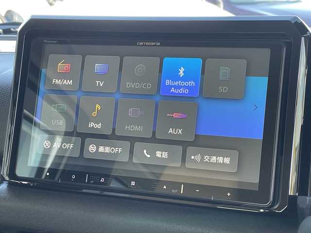 スズキ ジムニー シエラ JC 大阪府 2022(令4)年 2.6万km ピュアホワイトP スズキセーフティサポート/・デュアルセンサーブレーキサポート/・車線逸脱警報機能/・ふらつき警報機能/・先行車発信おしらせ機能/（車両進入禁止/はみ出し禁止/最高速度）/・ハイビームアシスト/社外9インチナビ/フルセグTV/CD/DVD/BT/USB/４WD/5速MT/ビルトインETC/クルーズコントロール/シートヒーター/アイドリングストップ/電動格納ミラー（ウィンカーミラー/ミラーヒーター）/アルパインスピーカー/ヘッドラインプウォッシャー/革巻きステアリング/シートカバー/色切り替えフォグライト/取説/保証書