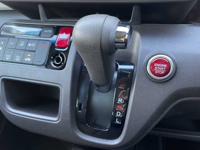 ホンダ Ｎ ＯＮＥ スタンダード ローダウン L 千葉県 2018(平30)年 2.5万km クリスタルブラックパール カーオーディオ/(CD/USB/AM/FM)/横滑り防止装置/ビルトインETC/アイドリングストップ/HIDヘッドライト/オートライト/ウィンカーミラー/電動格納ミラー/社外14インチAW/シートリフター/プッシュスタート/スマートキー/フロアマット/取扱説明書/保証書