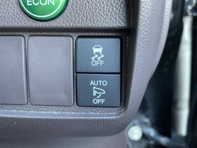 ホンダ Ｎ ＯＮＥ スタンダード ローダウン L 千葉県 2018(平30)年 2.5万km クリスタルブラックパール カーオーディオ/(CD/USB/AM/FM)/横滑り防止装置/ビルトインETC/アイドリングストップ/HIDヘッドライト/オートライト/ウィンカーミラー/電動格納ミラー/社外14インチAW/シートリフター/プッシュスタート/スマートキー/フロアマット/取扱説明書/保証書