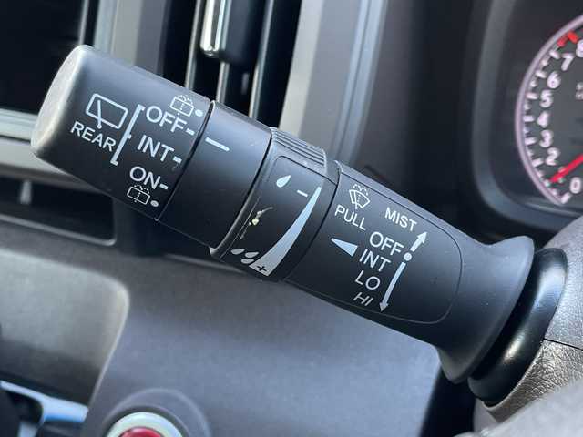 ホンダ Ｎ ＯＮＥ スタンダード ローダウン L 千葉県 2018(平30)年 2.5万km クリスタルブラックパール カーオーディオ/(CD/USB/AM/FM)/横滑り防止装置/ビルトインETC/アイドリングストップ/HIDヘッドライト/オートライト/ウィンカーミラー/電動格納ミラー/社外14インチAW/シートリフター/プッシュスタート/スマートキー/フロアマット/取扱説明書/保証書