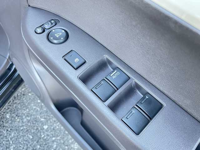 ホンダ Ｎ ＯＮＥ スタンダード ローダウン L 千葉県 2018(平30)年 2.5万km クリスタルブラックパール カーオーディオ/(CD/USB/AM/FM)/横滑り防止装置/ビルトインETC/アイドリングストップ/HIDヘッドライト/オートライト/ウィンカーミラー/電動格納ミラー/社外14インチAW/シートリフター/プッシュスタート/スマートキー/フロアマット/取扱説明書/保証書