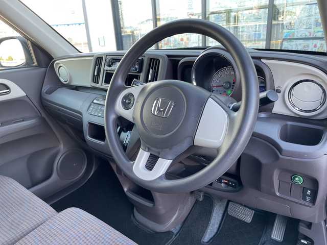 ホンダ Ｎ ＯＮＥ スタンダード ローダウン L 千葉県 2018(平30)年 2.5万km クリスタルブラックパール カーオーディオ/(CD/USB/AM/FM)/横滑り防止装置/ビルトインETC/アイドリングストップ/HIDヘッドライト/オートライト/ウィンカーミラー/電動格納ミラー/社外14インチAW/シートリフター/プッシュスタート/スマートキー/フロアマット/取扱説明書/保証書