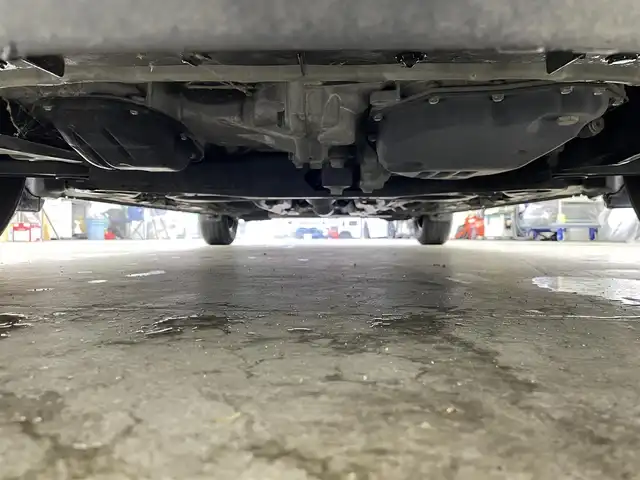 日産 ノート X 千葉県 2017(平29)年 6.5万km ダークメタルグレー 禁煙車/エマージェンシーブレーキ/・レーンキープアシスト/・パーキングセンサー/純正７型メモリナビ/・型番：MM317D-W/・CD/DVD/Bluetooth/フルセグTV/・アラウンドビューモニター/・ETC/・デジタルインナーミラー/ステアリングスイッチ/純正フロアマット/純正ホイールキャップ/オートライト/ヘッドライトレベライザー/プッシュスタート&スマートキー