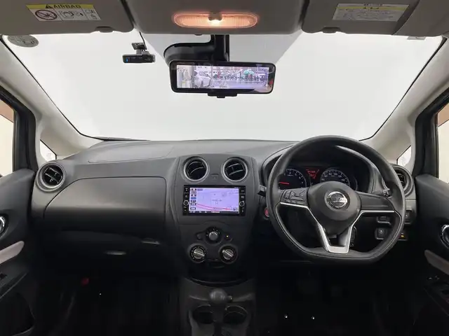 日産 ノート X 千葉県 2017(平29)年 6.5万km ダークメタルグレー 禁煙車/エマージェンシーブレーキ/・レーンキープアシスト/・パーキングセンサー/純正７型メモリナビ/・型番：MM317D-W/・CD/DVD/Bluetooth/フルセグTV/・アラウンドビューモニター/・ETC/・デジタルインナーミラー/ステアリングスイッチ/純正フロアマット/純正ホイールキャップ/オートライト/ヘッドライトレベライザー/プッシュスタート&スマートキー