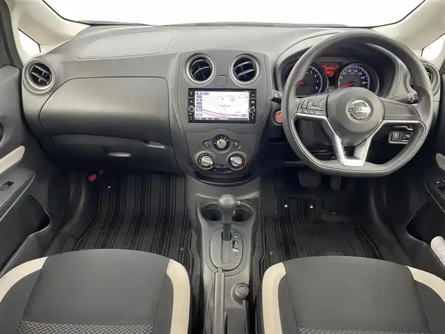 日産 ノート X 千葉県 2017(平29)年 6.5万km ダークメタルグレー 禁煙車/エマージェンシーブレーキ/・レーンキープアシスト/・パーキングセンサー/純正７型メモリナビ/・型番：MM317D-W/・CD/DVD/Bluetooth/フルセグTV/・アラウンドビューモニター/・ETC/・デジタルインナーミラー/ステアリングスイッチ/純正フロアマット/純正ホイールキャップ/オートライト/ヘッドライトレベライザー/プッシュスタート&スマートキー