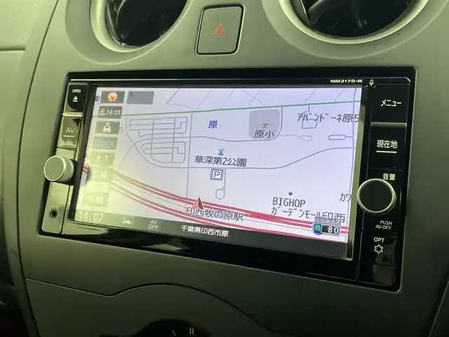 日産 ノート X 千葉県 2017(平29)年 6.5万km ダークメタルグレー 禁煙車/エマージェンシーブレーキ/・レーンキープアシスト/・パーキングセンサー/純正７型メモリナビ/・型番：MM317D-W/・CD/DVD/Bluetooth/フルセグTV/・アラウンドビューモニター/・ETC/・デジタルインナーミラー/ステアリングスイッチ/純正フロアマット/純正ホイールキャップ/オートライト/ヘッドライトレベライザー/プッシュスタート&スマートキー