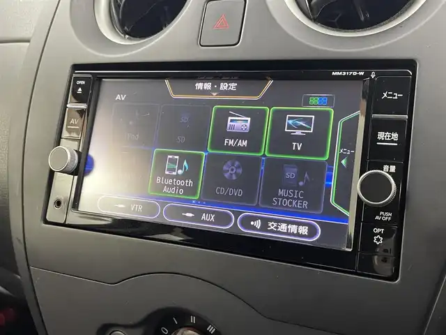 日産 ノート X 千葉県 2017(平29)年 6.5万km ダークメタルグレー 禁煙車/エマージェンシーブレーキ/・レーンキープアシスト/・パーキングセンサー/純正７型メモリナビ/・型番：MM317D-W/・CD/DVD/Bluetooth/フルセグTV/・アラウンドビューモニター/・ETC/・デジタルインナーミラー/ステアリングスイッチ/純正フロアマット/純正ホイールキャップ/オートライト/ヘッドライトレベライザー/プッシュスタート&スマートキー