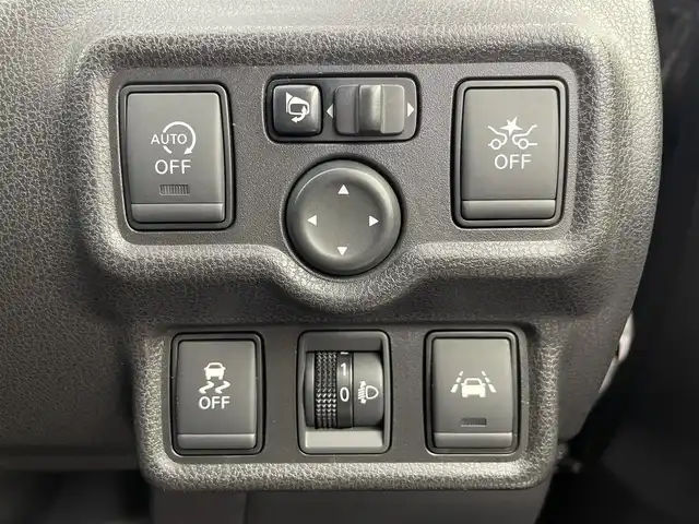 日産 ノート X 千葉県 2017(平29)年 6.5万km ダークメタルグレー 禁煙車/エマージェンシーブレーキ/・レーンキープアシスト/・パーキングセンサー/純正７型メモリナビ/・型番：MM317D-W/・CD/DVD/Bluetooth/フルセグTV/・アラウンドビューモニター/・ETC/・デジタルインナーミラー/ステアリングスイッチ/純正フロアマット/純正ホイールキャップ/オートライト/ヘッドライトレベライザー/プッシュスタート&スマートキー