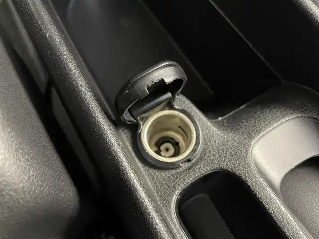 日産 ノート X 千葉県 2017(平29)年 6.5万km ダークメタルグレー 禁煙車/エマージェンシーブレーキ/・レーンキープアシスト/・パーキングセンサー/純正７型メモリナビ/・型番：MM317D-W/・CD/DVD/Bluetooth/フルセグTV/・アラウンドビューモニター/・ETC/・デジタルインナーミラー/ステアリングスイッチ/純正フロアマット/純正ホイールキャップ/オートライト/ヘッドライトレベライザー/プッシュスタート&スマートキー