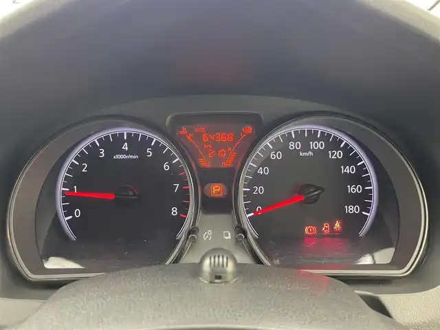 日産 ノート X 千葉県 2017(平29)年 6.5万km ダークメタルグレー 禁煙車/エマージェンシーブレーキ/・レーンキープアシスト/・パーキングセンサー/純正７型メモリナビ/・型番：MM317D-W/・CD/DVD/Bluetooth/フルセグTV/・アラウンドビューモニター/・ETC/・デジタルインナーミラー/ステアリングスイッチ/純正フロアマット/純正ホイールキャップ/オートライト/ヘッドライトレベライザー/プッシュスタート&スマートキー