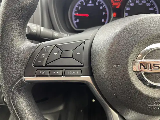 日産 ノート X 千葉県 2017(平29)年 6.5万km ダークメタルグレー 禁煙車/エマージェンシーブレーキ/・レーンキープアシスト/・パーキングセンサー/純正７型メモリナビ/・型番：MM317D-W/・CD/DVD/Bluetooth/フルセグTV/・アラウンドビューモニター/・ETC/・デジタルインナーミラー/ステアリングスイッチ/純正フロアマット/純正ホイールキャップ/オートライト/ヘッドライトレベライザー/プッシュスタート&スマートキー