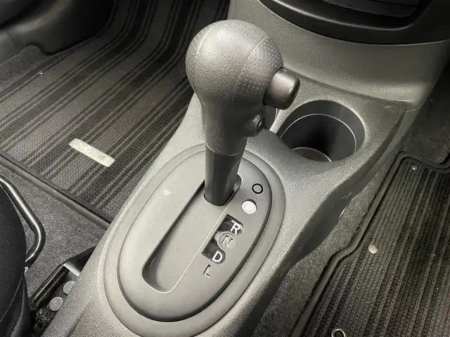 日産 ノート X 千葉県 2017(平29)年 6.5万km ダークメタルグレー 禁煙車/エマージェンシーブレーキ/・レーンキープアシスト/・パーキングセンサー/純正７型メモリナビ/・型番：MM317D-W/・CD/DVD/Bluetooth/フルセグTV/・アラウンドビューモニター/・ETC/・デジタルインナーミラー/ステアリングスイッチ/純正フロアマット/純正ホイールキャップ/オートライト/ヘッドライトレベライザー/プッシュスタート&スマートキー