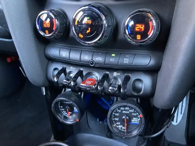 ＭＩＮＩ ミニ クーパー S 愛知県 2017(平29)年 2.6万km ミッドナイト・ブラック・メタリック JCW　パッケージ　/17インチブラックAW　/リアスポイラー　/MINIドライビングモード　/JCWレザーステアリング　　/BSM　/クルーズコントロール　/ETC/ドラレコ　/バックカメラ　/パドルシフト　/ミッドナイトブラック・メタリック