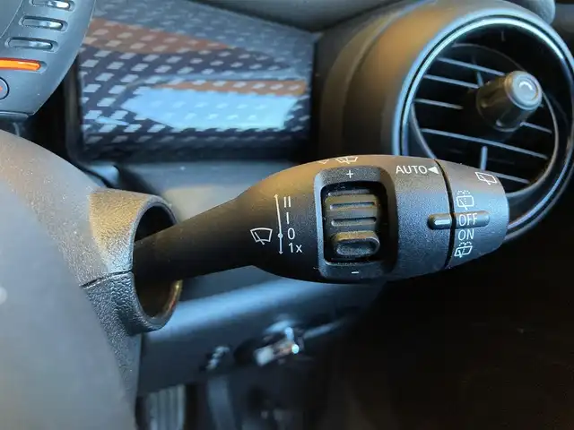 ＭＩＮＩ ミニ クーパー S 愛知県 2017(平29)年 2.6万km ミッドナイト・ブラック・メタリック JCW　パッケージ　/17インチブラックAW　/リアスポイラー　/MINIドライビングモード　/JCWレザーステアリング　　/BSM　/クルーズコントロール　/ETC/ドラレコ　/バックカメラ　/パドルシフト　/ミッドナイトブラック・メタリック
