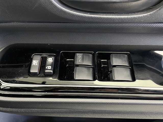 トヨタ アクア S スタイルブラック 長野県 2019(令1)年 3.9万km ホワイトパールクリスタルシャイン 純正9型SDナビ&フルセグTV&CD&DVD&BT/レーンディパーチャーアラート/パーキングサポートブレーキ/プリクラッシュセーフティ/クリアランスソナー/オートマチックハイビーム/先行車発進告知/ステアリングスイッチ/バックカメラ/ビルトインETC/LEDヘッドライト/オートライト/フロントフォグランプ/電動格納ミラー/ウィンカーミラー/純正15インチAW装着/純正フロアマット/プッシュスタート/スマートキー