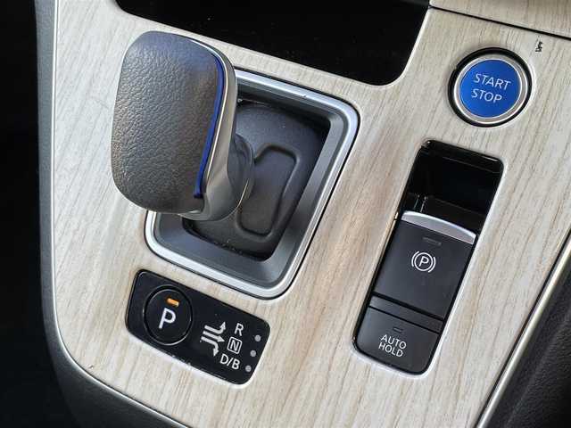 日産 セレナ e－パワー ハイウェイスター G 愛媛県 2020(令2)年 6.3万km ダイヤモンドブラック １０インチ純正ナビ/・TV/・Bluetooth/・CD/DVD/・FM/AM/・SD/スペアキー/バックカメラ/アラウンドビューモニター/ETC/前方ドライブレコーダー/プロパイロット/純正フリップダウンモニター/エマージェンシーブレーキ/両側パワースライドドア/レーダークルーズコントロール/インテリジェントルームミラー/ブラインドスポットモニター/ウィンカーミラー/オートライト/フォグランプ/ステアリングリモコン/プッシュスタート/ステアリングリモコン/純正フロアマット/ISOFIX/カーテンエアバッグ