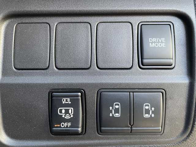 日産 セレナ e－パワー ハイウェイスター G 愛媛県 2020(令2)年 6.3万km ダイヤモンドブラック １０インチ純正ナビ/・TV/・Bluetooth/・CD/DVD/・FM/AM/・SD/スペアキー/バックカメラ/アラウンドビューモニター/ETC/前方ドライブレコーダー/プロパイロット/純正フリップダウンモニター/エマージェンシーブレーキ/両側パワースライドドア/レーダークルーズコントロール/インテリジェントルームミラー/ブラインドスポットモニター/ウィンカーミラー/オートライト/フォグランプ/ステアリングリモコン/プッシュスタート/ステアリングリモコン/純正フロアマット/ISOFIX/カーテンエアバッグ