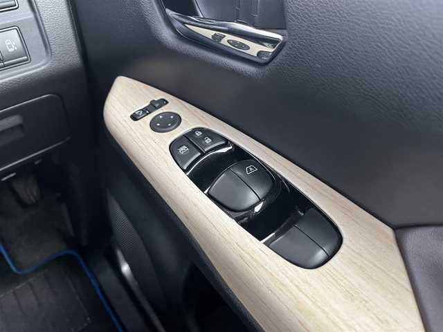 日産 セレナ e－パワー ハイウェイスター G 高知県 2020(令2)年 6.3万km ダイヤモンドブラック 純正ナビ/全方位カメラ/ドライブレコーダー/ビルトインETC/パーキングアシスト/プッシュスタート/スマートキー/スペアキー/3列目シート/両側パワースライドドア/純正フロアマット/純正16インチアルミホイール/LEDヘッドライト/デジタルインナーミラー/本革巻きステアリング/クルーズコントロール/レザーシート/オートライト/衝突被害軽減システム/盗難防止装置