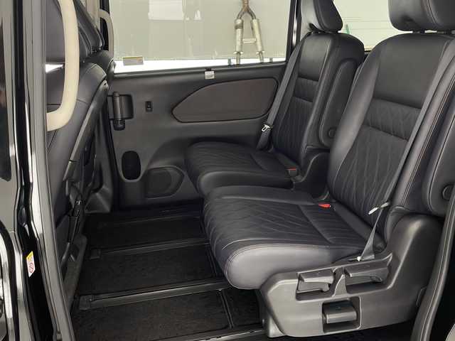 日産 セレナ e－パワー ハイウェイスター G 宮崎県 2020(令2)年 6.3万km ダイヤモンドブラック プロパイロット/エマ―ジェンシーブレーキ/LDW(車線逸脱警報）/LDP（車線逸脱防止支援）/BSW（後側方車両検知警報）/BSI(後側方衝突防止支援）/クリアランスソナー/オートマチックハイビーム/純正10インチSDナビ/フルセグTV/CD/DVD/Bluetooth/アラウンドビューモニター/純正11インチ後席フリップダウンモニター/両側パワースライドドア/ハンズフリーオートスライドドア/インテリジェントパーキングアシスト/LEDヘッドライト/ビルトインETC/純正ドライブレコーダー（DJ4-D)/純正16インチAW