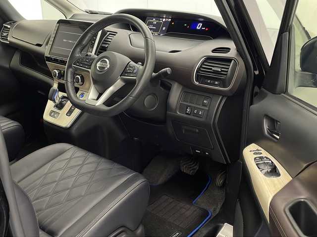 日産 セレナ e－パワー ハイウェイスター G 宮崎県 2020(令2)年 6.3万km ダイヤモンドブラック プロパイロット/エマ―ジェンシーブレーキ/LDW(車線逸脱警報）/LDP（車線逸脱防止支援）/BSW（後側方車両検知警報）/BSI(後側方衝突防止支援）/クリアランスソナー/オートマチックハイビーム/純正10インチSDナビ/フルセグTV/CD/DVD/Bluetooth/アラウンドビューモニター/純正11インチ後席フリップダウンモニター/両側パワースライドドア/ハンズフリーオートスライドドア/インテリジェントパーキングアシスト/LEDヘッドライト/ビルトインETC/純正ドライブレコーダー（DJ4-D)/純正16インチAW