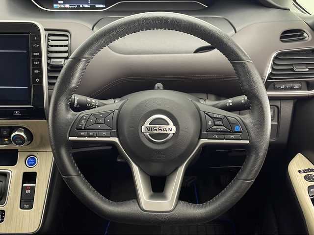 日産 セレナ e－パワー ハイウェイスター G 宮崎県 2020(令2)年 6.3万km ダイヤモンドブラック プロパイロット/エマ―ジェンシーブレーキ/LDW(車線逸脱警報）/LDP（車線逸脱防止支援）/BSW（後側方車両検知警報）/BSI(後側方衝突防止支援）/クリアランスソナー/オートマチックハイビーム/純正10インチSDナビ/フルセグTV/CD/DVD/Bluetooth/アラウンドビューモニター/純正11インチ後席フリップダウンモニター/両側パワースライドドア/ハンズフリーオートスライドドア/インテリジェントパーキングアシスト/LEDヘッドライト/ビルトインETC/純正ドライブレコーダー（DJ4-D)/純正16インチAW