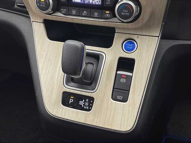 日産 セレナ e－パワー ハイウェイスター G 宮崎県 2020(令2)年 6.3万km ダイヤモンドブラック プロパイロット/エマ―ジェンシーブレーキ/LDW(車線逸脱警報）/LDP（車線逸脱防止支援）/BSW（後側方車両検知警報）/BSI(後側方衝突防止支援）/クリアランスソナー/オートマチックハイビーム/純正10インチSDナビ/フルセグTV/CD/DVD/Bluetooth/アラウンドビューモニター/純正11インチ後席フリップダウンモニター/両側パワースライドドア/ハンズフリーオートスライドドア/インテリジェントパーキングアシスト/LEDヘッドライト/ビルトインETC/純正ドライブレコーダー（DJ4-D)/純正16インチAW