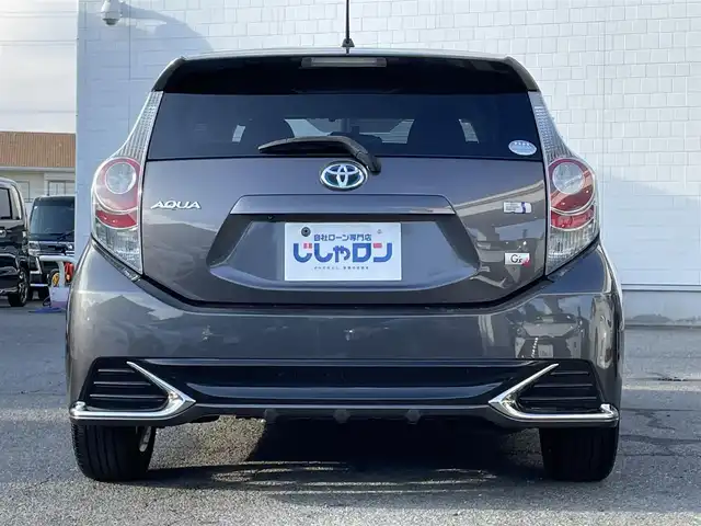 トヨタ アクア G G’s 三重県 2014(平26)年 7.9万km グレーメタリック (株)IDOMが運営する【じしゃロン四日市店】の自社ローン専用車両になります。こちらは現金またはオートローンご利用時の価格です。自社ローンご希望の方は別途その旨お申付け下さい/純正ナビ(NSCP-W62)/(ワンセグTV/CD/Bluetooth)/バックカメラ/ETC/オートライト/純正17インチアルミホイール/純正フロアマット/ハーフレザーシート/スマートキー