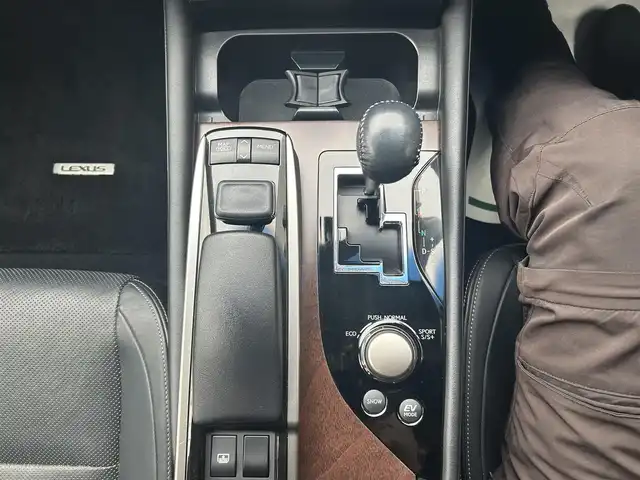 レクサス ＧＳ 450h Iパッケージ 群馬県 2012(平24)年 7.8万km スターライトブラックガラスフレーク 純正ナビ(AM・FM/CD・DVD/BT)/フルセグTV/ビルトインETC/パドルシフト/クルーズコントロール/横滑り防止装置/レザーシート/パワーシート(D/N席)/シートヒーター(D/N席)/エアーシート(D/N席)/純正フロアマット/ステアリングヒーター/オートライト/LEDヘッドライト/プッシュスタート/スマートキー×2/取扱説明書