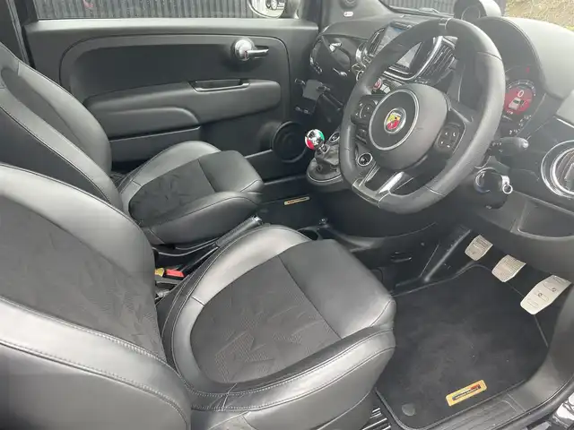 アバルト ５９５ スコルピオーネオーロ 福岡県 2021(令3)年 1.4万km 黒 ２００台限定車/レコードモンツァ（マフラー）/BeatsAudioプレミアムサウンドシステム/専用ハーフレザー/社外メモリナビ　/・地デジ/・Bluetooth/・バックカメラ/ブーストメーター/ステアリングスイッチ/KONI製リアアブソーバー/純正ツインスポーク１７ＡＷ/ドラレコ/ＥＴＣ